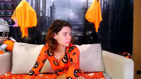 Alina and Pasha online show from 10-28-25, 01:09