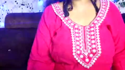 Snapshot of alinna400 chatting on 05-23-26, 05:06 Alinna400 online show from 05-23-26, 05:06