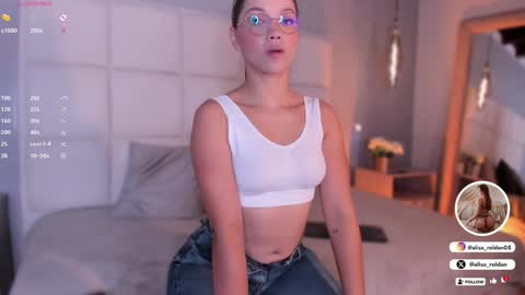 Snapshot of alisa_roldan chatting on 12-14-24, 12:23 online show from 12-14-24, 12:23