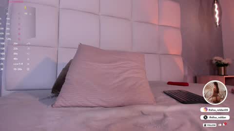 Snapshot of alisa_roldan chatting on 01-10-25, 03:06 online show from 01-10-25, 03:06