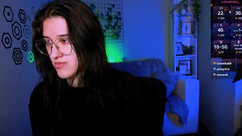 Alisa online show from 10-19-25, 01:06