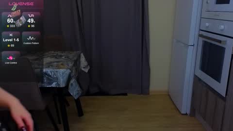 Snapshot of alise_kitty chatting on 09-28-25, 03:06 alise online show from 09-28-25, 03:06