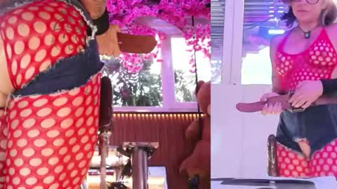 Snapshot of aliseparker chatting on 09-24-25, 10:02 aliseparker online show from 09-24-25, 10:02