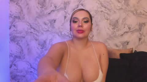 Snapshot of alisha_indira_ chatting on 01-23-25, 01:41 Andrea online show from 01-23-25, 01:41