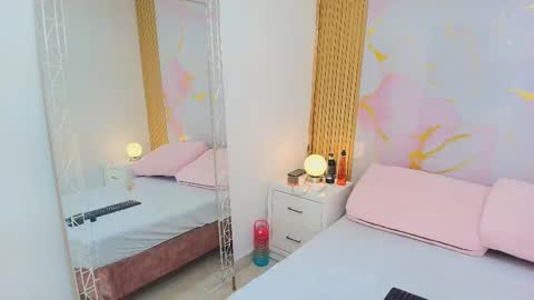 Snapshot of alishadixon chatting on 10-12-25, 12:37 Alisha online show from 10-12-25, 12:37