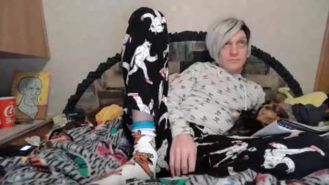 Alisha online show from 11-28-25, 01:52