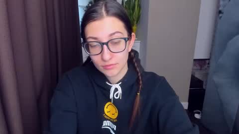 Snapshot of alishamurray chatting on 12-31-24, 11:09 Alina online show from 12-31-24, 11:09