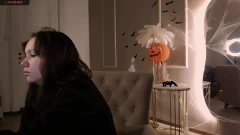 Alisia online show from 10-22-25, 09:20