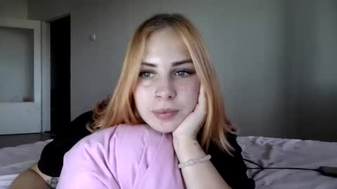 Snapshot of alismoona chatting on 09-19-25, 02:29 Alisa online show from 09-19-25, 02:29