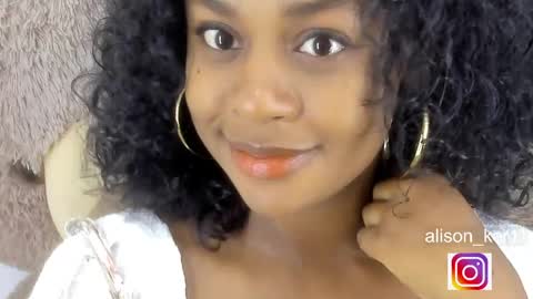 Snapshot of alison_ker chatting on 04-24-26, 01:52 Sofias house online show from 04-24-26, 01:52