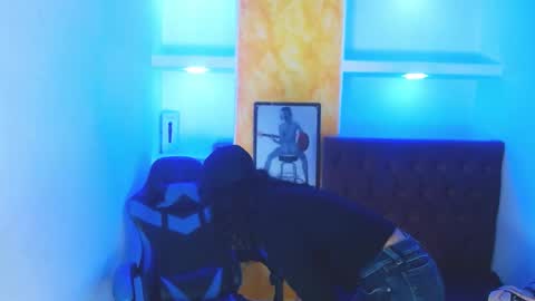 Snapshot of alison_moon7 chatting on 09-20-25, 12:39 ALISON MOON online show from 09-20-25, 12:39