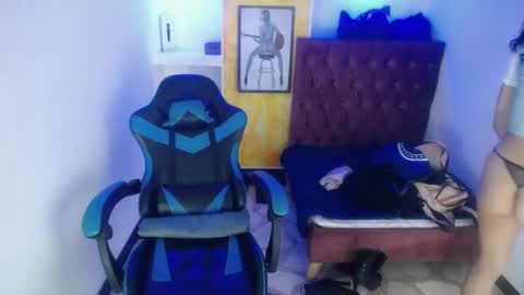 Snapshot of alison_moon7 chatting on 09-26-25, 11:47 ALISON MOON online show from 09-26-25, 11:47