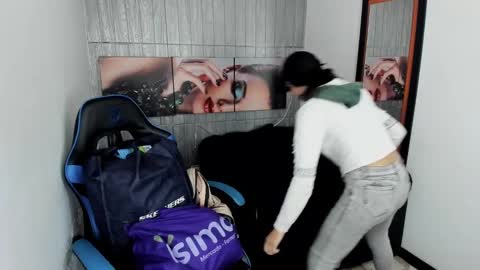 Snapshot of alison_moon7 chatting on 10-02-25, 12:01 ALISON MOON online show from 10-02-25, 12:01