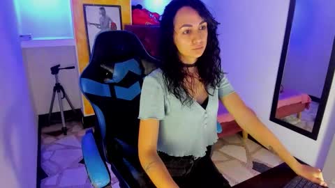 Snapshot of alison_moon7 chatting on 10-24-25, 11:39 ALISON MOON online show from 10-24-25, 11:39