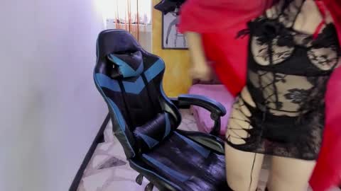 Snapshot of alison_moon7 chatting on 10-30-25, 01:23 ALISON MOON online show from 10-30-25, 01:23