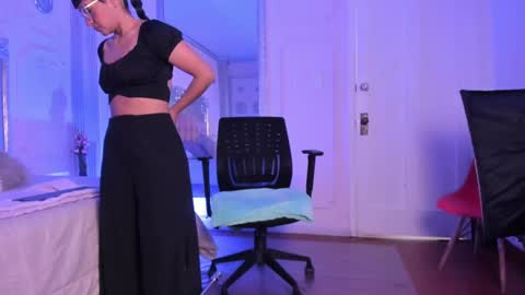 Alison Fishert online show from 12-11-24, 12:02