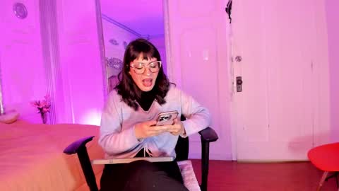 Snapshot of alisonfishert chatting on 10-11-25, 03:06 Alison Fishert online show from 10-11-25, 03:06