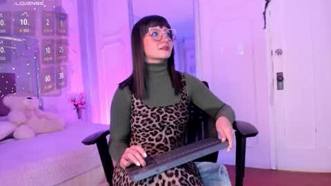 Snapshot of alisonfishert chatting on 10-20-25, 12:38 Alison Fishert online show from 10-20-25, 12:38