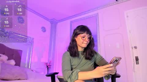 Snapshot of alisonfishert chatting on 10-25-25, 03:18 Alison Fishert online show from 10-25-25, 03:18