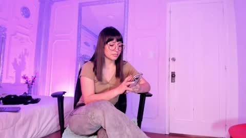 Snapshot of alisonfishert chatting on 11-01-25, 04:31 Alison Fishert online show from 11-01-25, 04:31