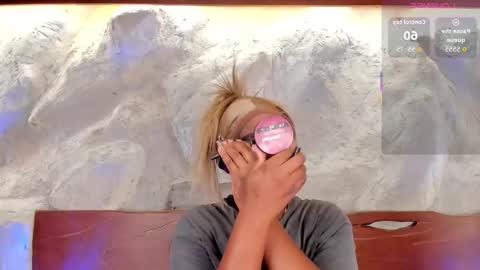 Alison Moon  online show from 12-16-25, 10:04