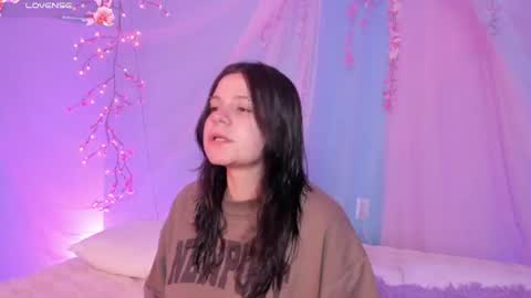 Mia online show from 07-26-26, 03:47