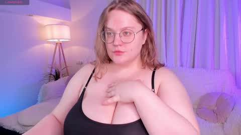 Snapshot of alissa_styles chatting on 04-20-26, 12:08 Alissa online show from 04-20-26, 12:08