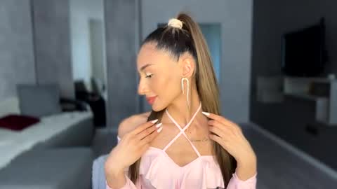 Alissa online show from 05-17-26, 01:51