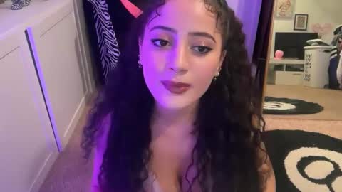 Snapshot of alissajaede chatting on 10-01-25, 01:00 alissajaede online show from 10-01-25, 01:00