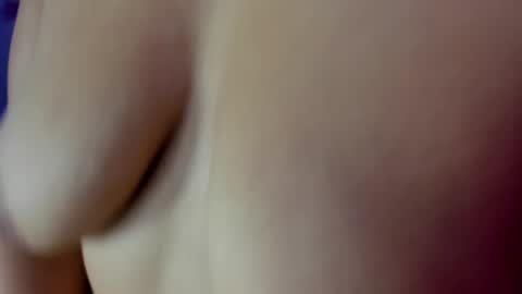 Snapshot of alisson_evans__ chatting on 04-25-26, 01:41 alisson_evans__ online show from 04-25-26, 01:41