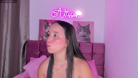 Snapshot of alissonsweet18_ chatting on 09-30-25, 11:15 Alisson online show from 09-30-25, 11:15