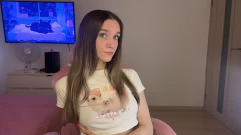 Snapshot of alisssa_s chatting on 06-09-26, 06:41 Alise online show from 06-09-26, 06:41