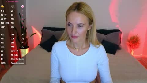 Snapshot of alisssarose chatting on 10-22-25, 08:41 alisssarose online show from 10-22-25, 08:41