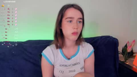 Snapshot of alivialovely chatting on 10-04-25, 09:18 Alivia online show from 10-04-25, 09:18