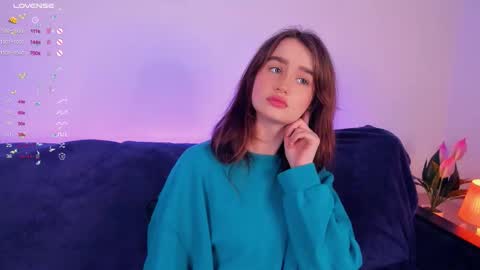 Snapshot of alivialovely chatting on 10-05-25, 09:29 Alivia online show from 10-05-25, 09:29