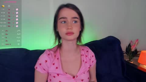 Snapshot of alivialovely chatting on 10-12-25, 12:59 Alivia online show from 10-12-25, 12:59