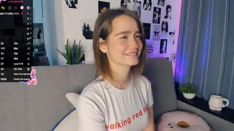 Snapshot of alivialovely chatting on 10-26-25, 09:15 Alivia online show from 10-26-25, 09:15