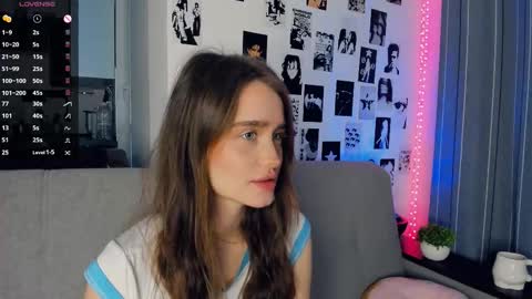 Snapshot of alivialovely chatting on 11-01-25, 09:44 Alivia online show from 11-01-25, 09:44