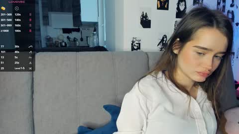 Snapshot of alivialovely chatting on 11-05-25, 10:04 Alivia online show from 11-05-25, 10:04