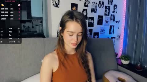 Snapshot of alivialovely chatting on 11-06-25, 09:21 Alivia online show from 11-06-25, 09:21