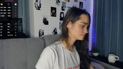 Snapshot of alivialovely chatting on 11-07-25, 10:26 Alivia online show from 11-07-25, 10:26