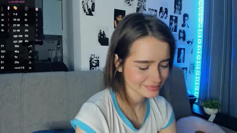 Snapshot of alivialovely chatting on 11-09-25, 09:18 Alivia online show from 11-09-25, 09:18