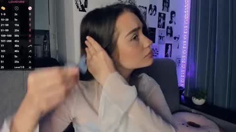 Snapshot of alivialovely chatting on 11-10-25, 09:08 Alivia online show from 11-10-25, 09:08