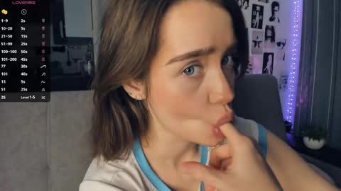 Snapshot of alivialovely chatting on 11-11-25, 09:42 Alivia online show from 11-11-25, 09:42