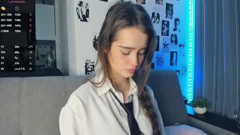 Snapshot of alivialovely chatting on 11-12-25, 09:32 Alivia online show from 11-12-25, 09:32