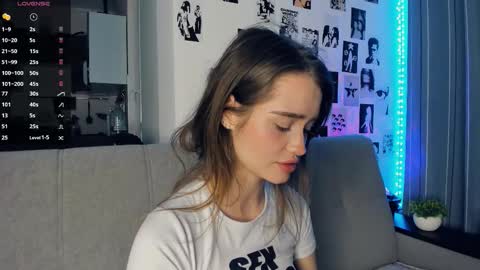 Snapshot of alivialovely chatting on 11-15-25, 10:01 Alivia online show from 11-15-25, 10:01