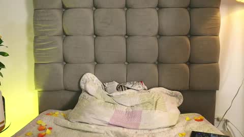 Snapshot of alix_bay chatting on 02-14-25, 11:09 Alix online show from 02-14-25, 11:09