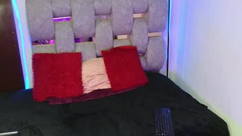 alix_kitty_ online show from 12-13-25, 08:25