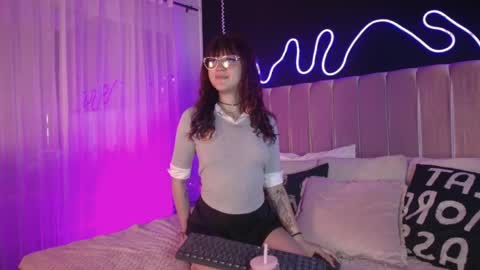 Snapshot of alixx_von_d chatting on 04-06-26, 11:33 Ali online show from 04-06-26, 11:33