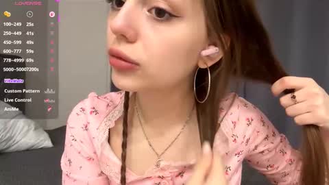Snapshot of alizavigneau chatting on 03-13-26, 07:42 Alice online show from 03-13-26, 07:42